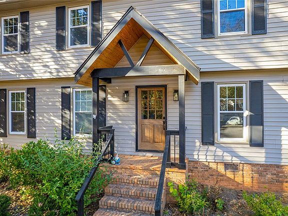4th image of 236 Heathwood Dr