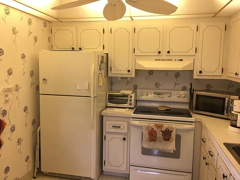 99 Saxony Cir #C — Photo 5