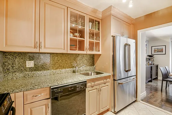 Sold by Compass | media 21