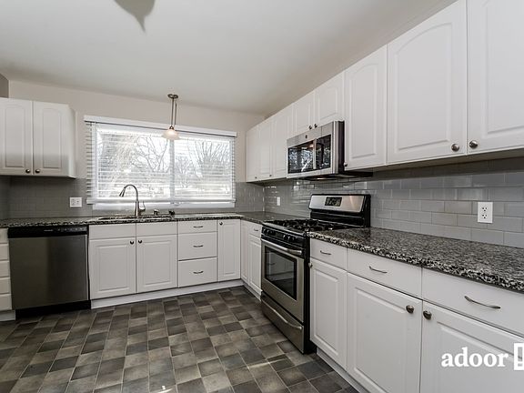 4th image of 2680 N Waterford Dr