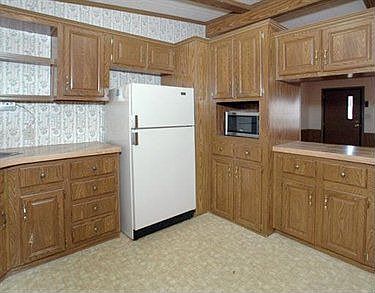3rd image of 202 Meadow Ln