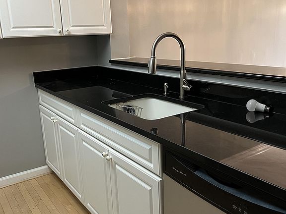 5th image of 3043 Hawthorne Dr NE