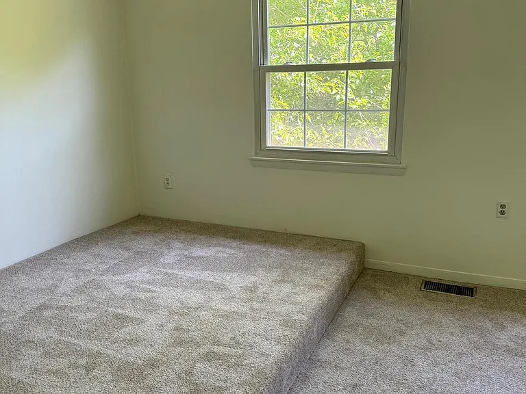 242 Cameron St — Photo 9