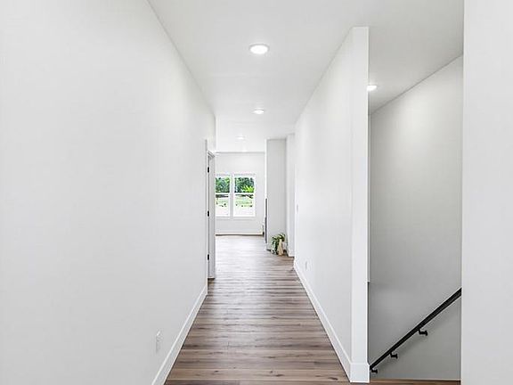 4th image of 485 River Bend Ln