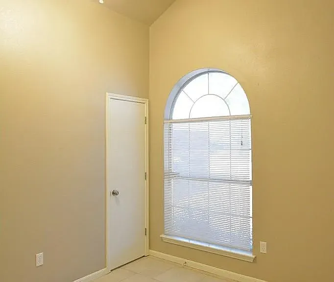 2717 Greenbriar Ct — Photo 13