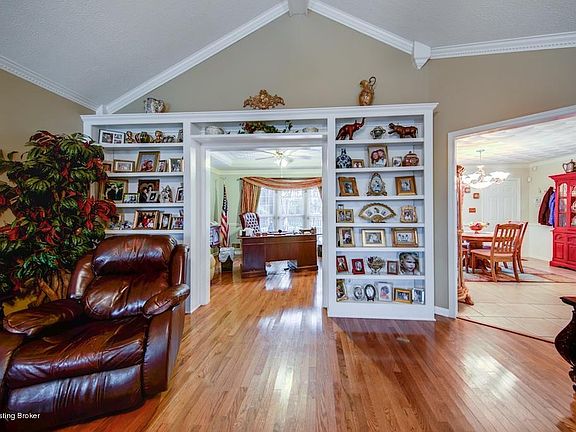 5th image of 3129 E Hebron Ln