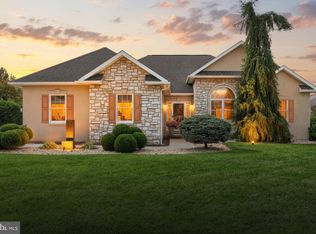 15 Warm Breeze Ct, Hanover, PA 17331