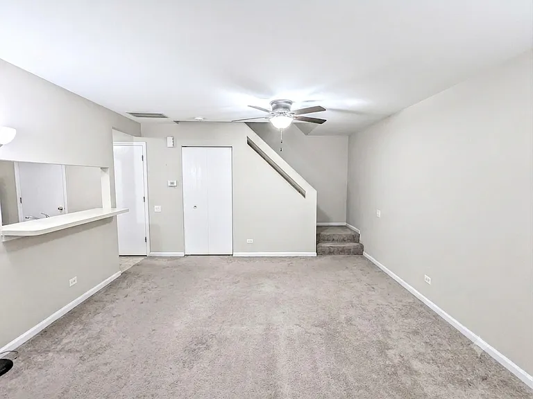 405 Trenton Ct — Photo 2