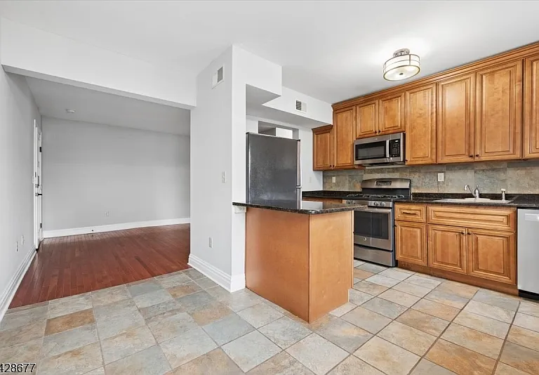 28 W Main St #2D — Photo 10