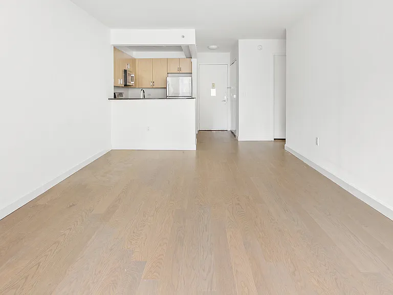 561 10th Ave #5G — Photo 5