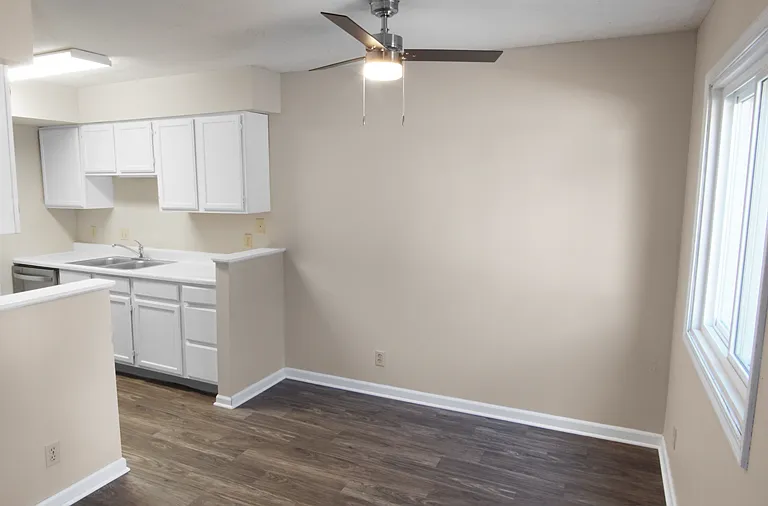 111 E Westplains Rd — Photo 38
