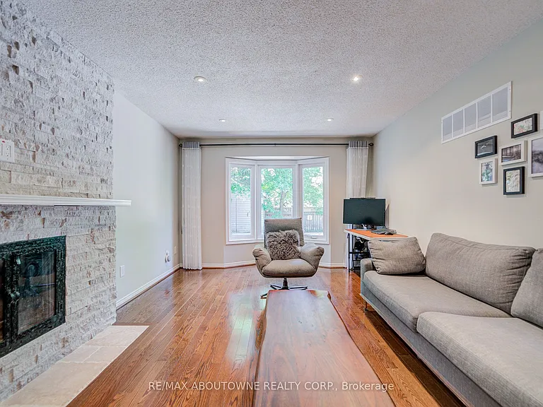 1273 Blackthorn Pl — Photo 14