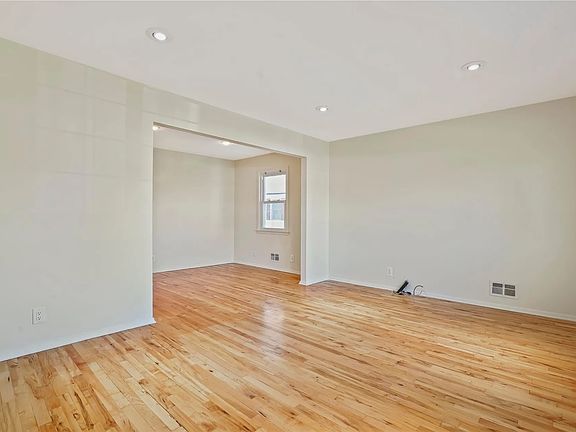 3rd image of 8914 156th Ave