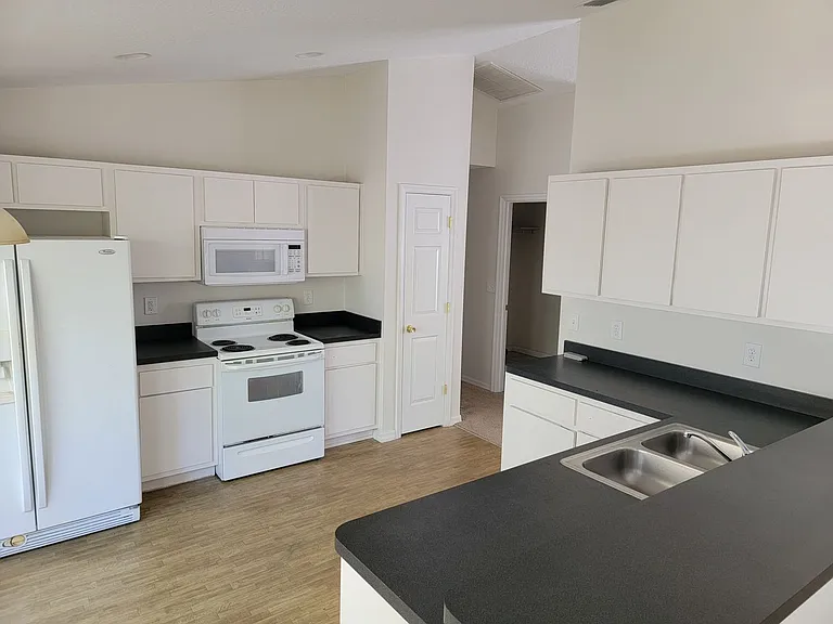 8464 N Bolder Dr — Photo 6