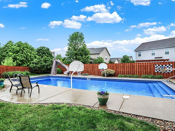 3rd image of 6122 Mountain Hawk Dr