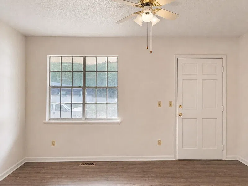 2 bed, 1.0 bath, $1,250 — Photo 2