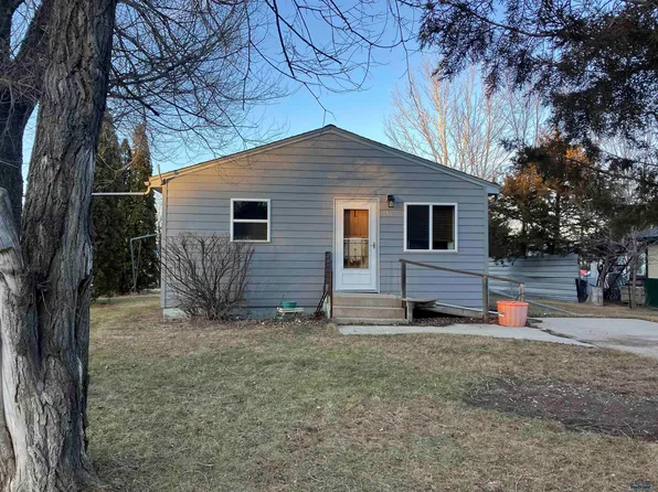 114 7th St, Newell, SD 57760