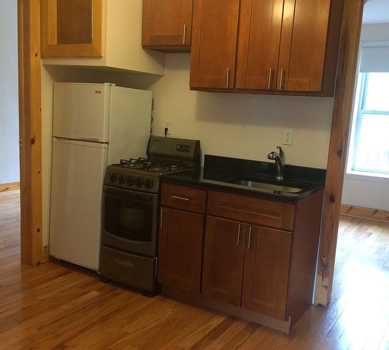 1st image of 559 Saint Johns Pl #2FTZ