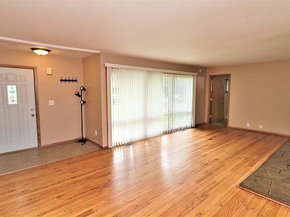 4th image of 4814 Eastwood Ln