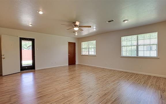 4th image of 1006 Patricia St