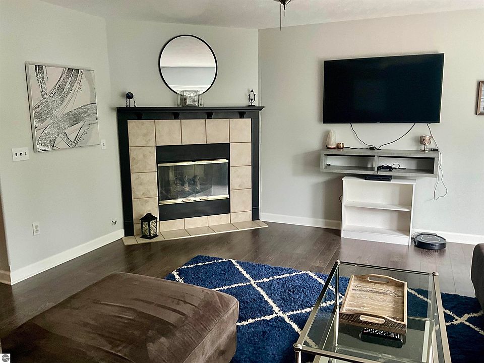 1st image of 4003 Robin Hood Ln