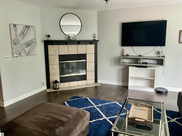 4003 Robin Hood Ln, Traverse City, MI 49686