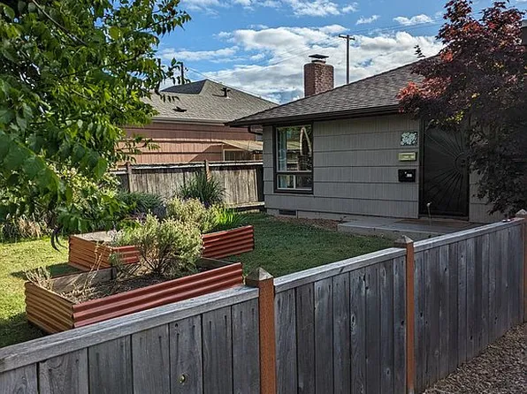 2682 Harris St, Eugene, OR 97405