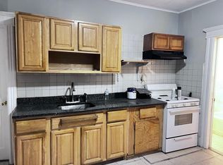 19 W 52nd St, Bayonne, NJ 07002
