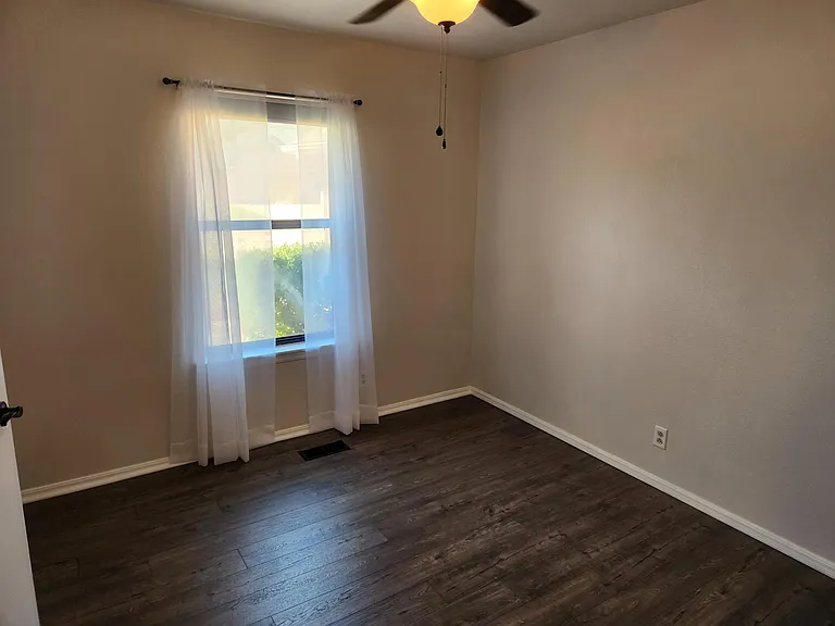 423 Oakdale Dr — Photo 10