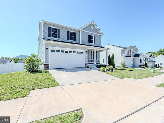 3rd image of 324 Cedar Spring Dr