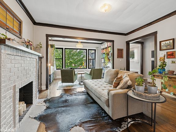 3rd image of 4704 W Berenice Ave