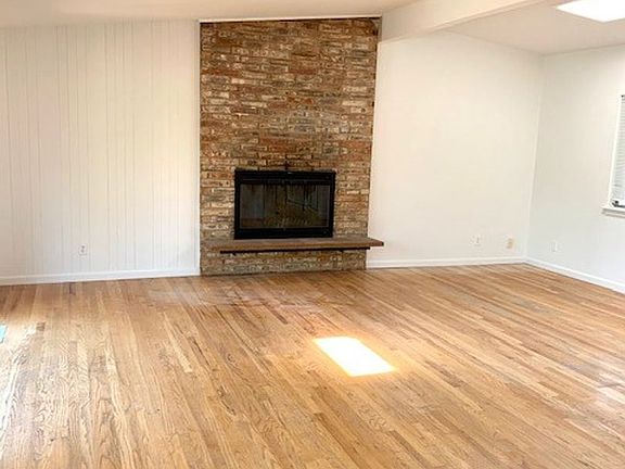 4th image of 3737 77th Ave SE