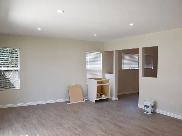 2318 E Coolidge Ave — Photo 13