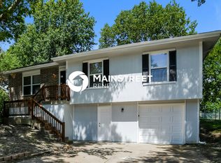 806 SE 19th St, Oak Grove, MO 64075