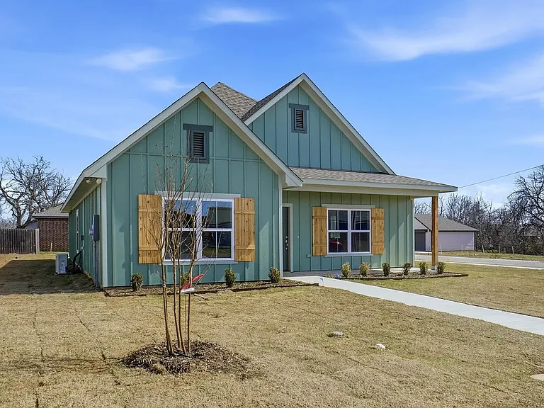 309 Railroad Ave — Photo 2