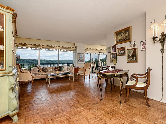 4th image of 4455 4465 Douglas Ave #9K
