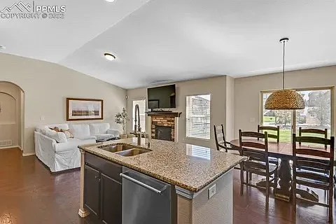 12745 Mission Meadow Dr — Photo 3