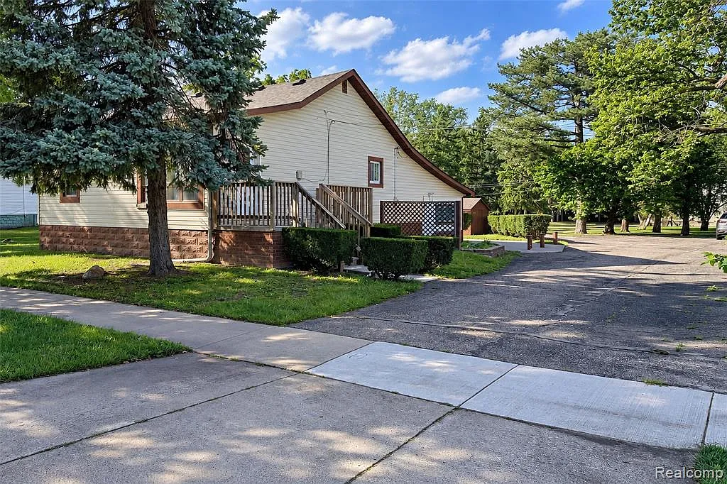 4 bed, 1.0 bath, 1500 sqft, $1,600 — Photo 3