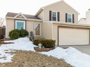 220 Iris Dr, Streamwood, IL