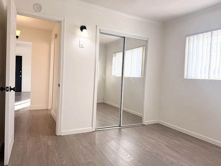 Bright 2 bed 1 bath in Pacific Beach — Photo 9