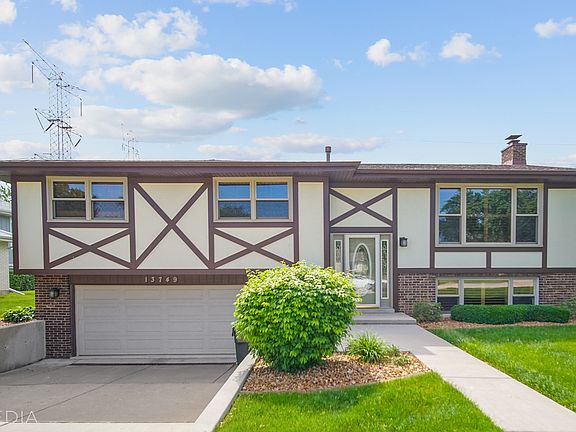 2nd image of 13749 Venetian Ct
