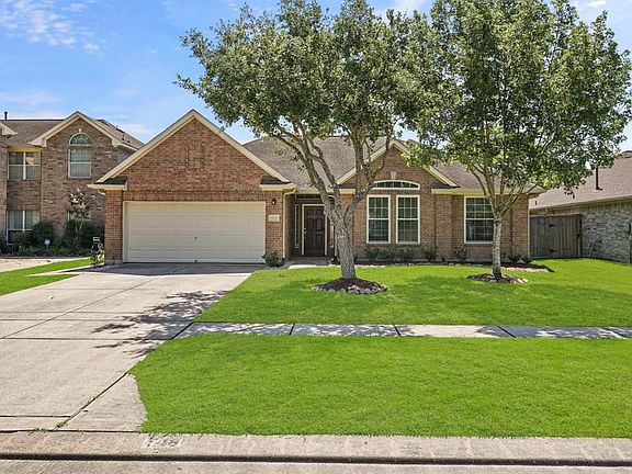 3rd image of 548 Green Cedar Dr