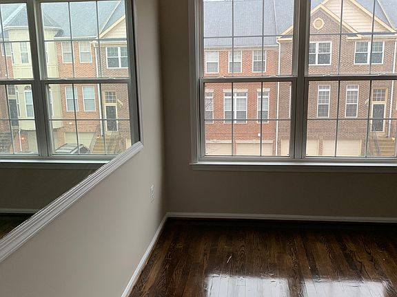 Large Wall Mirror 2nd bdrm