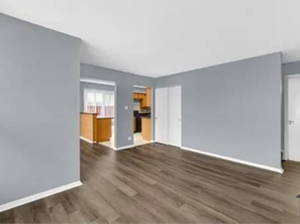 1793 Queensbury Cir, Hoffman Estates, IL 60169