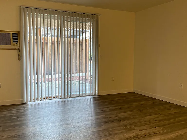 Chehalem Creek Apartments — Photo 38