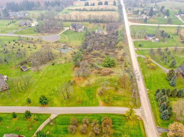 9338 Orchard Valley Ln, Davison, MI 48423