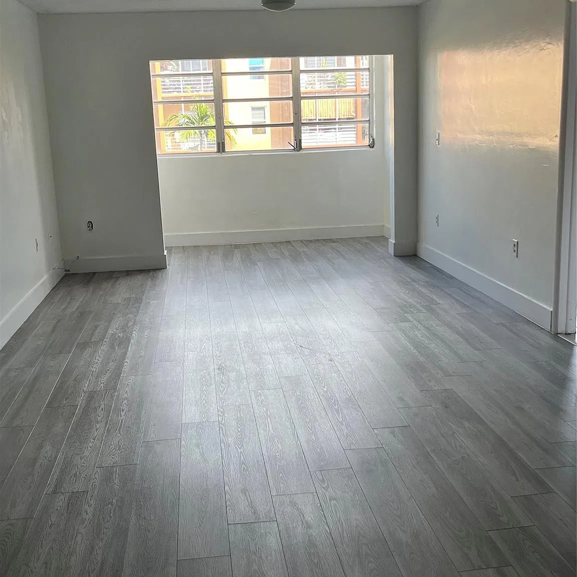 3 bed, 2.0 bath, 1098 sqft, $2,400 — Photo 2