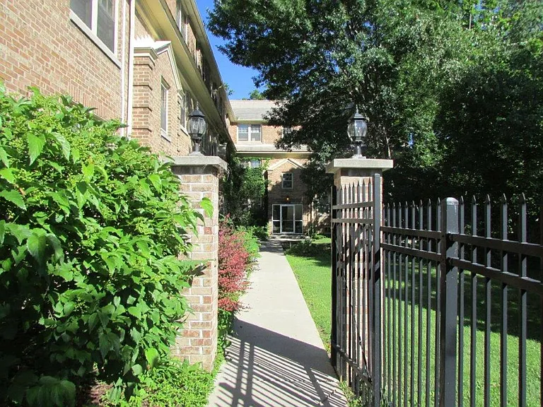 2420 E Washington Ave — Photo 20