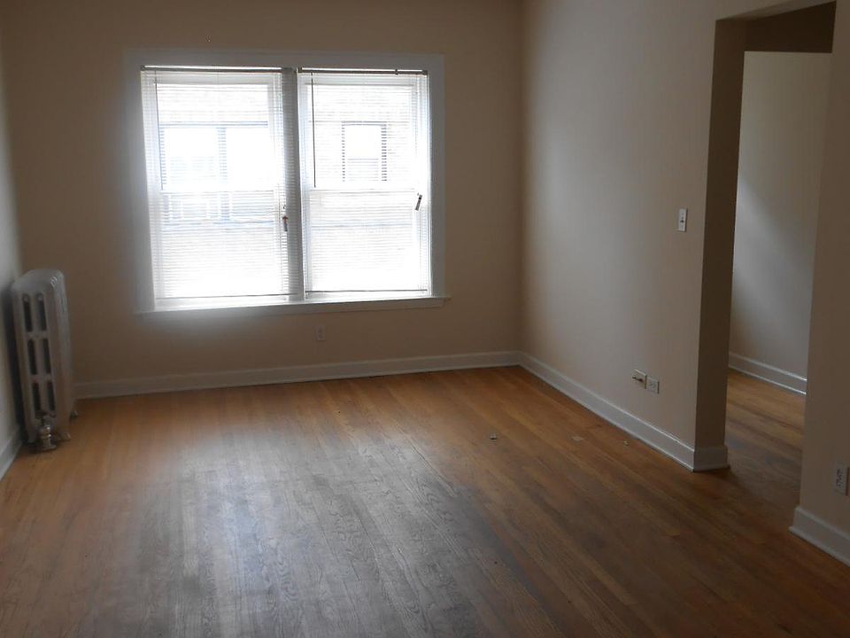 1st image of 3922 N Pine Grove Ave #3D