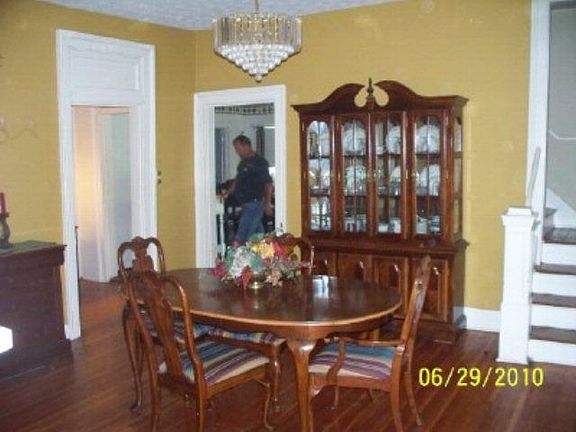 3rd image of 815 E 2nd St